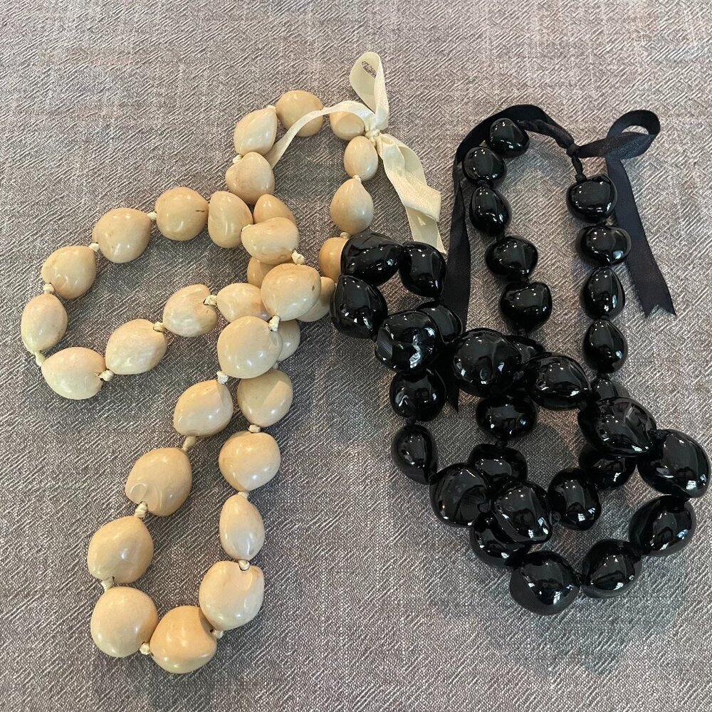 Kukui Nut Lei Black & Cream Beaded Necklace Hawaiian Graduation Wedding Luau 17" - Picture 4 of 4